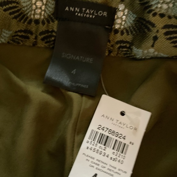 Ann Taylor Green pattern Signature ankle pants NWT - Picture 3 of 8